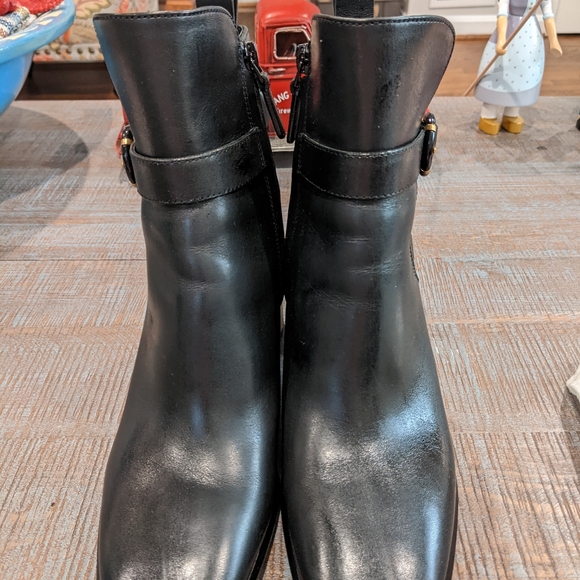 Gorgeous Tory Burch Signature Black Boots, Size 7.5 - Picture 1 of 8